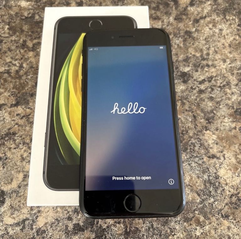 iPhone SE 2020 Black 64GB Excellent condition 