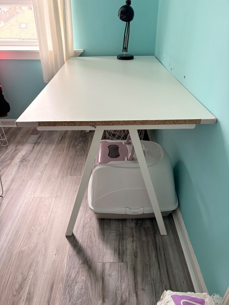 Desk table
