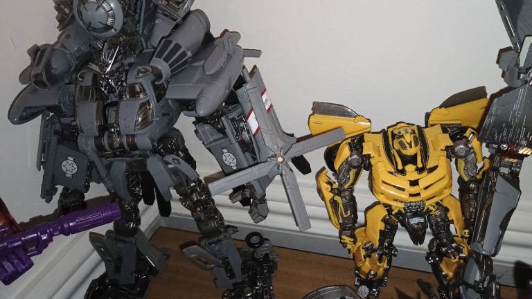 Transformers, weijang mpm scale blackout, mpm bumblebee, Bt01 soundwave, skids and mudflap. +Others 