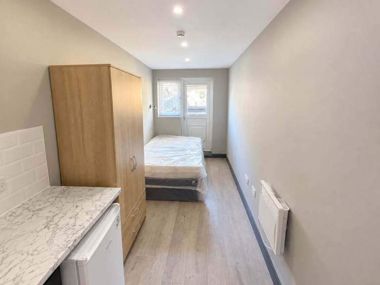 BENEFITS ACCEPTED - Studio Flat Available in Plumstead Bexley SE28