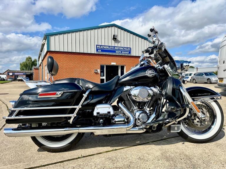 Harley-Davidson FLHRC ROADKING CLASSIC BEAUTIFUL EXAMPLE CREDIT TO ITS KEEPER