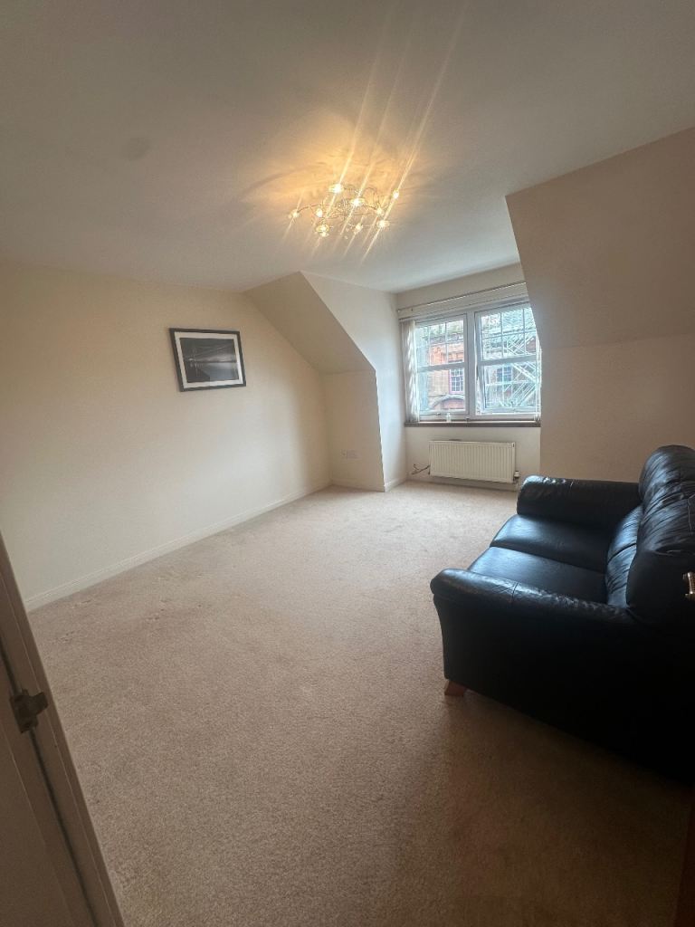 2 bedroom flat for rent Cowdenbeath high street 