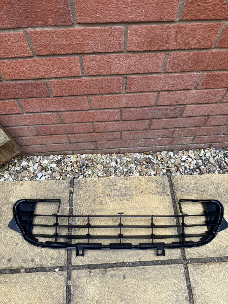 2005 Citroen C3 front lower grille 