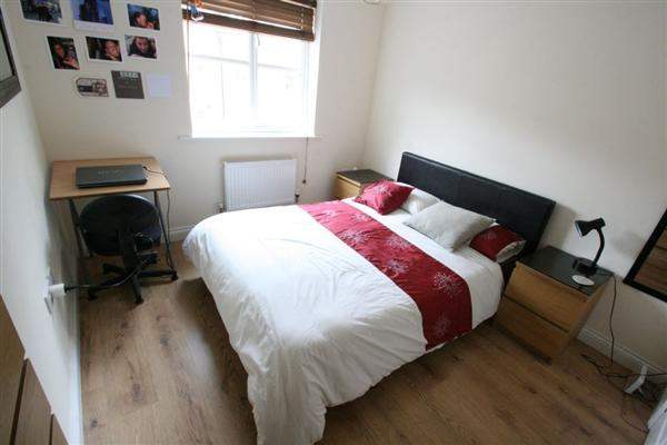 Furnished Double Room in Quiet, Conscious & Mature City Centre Home-Share