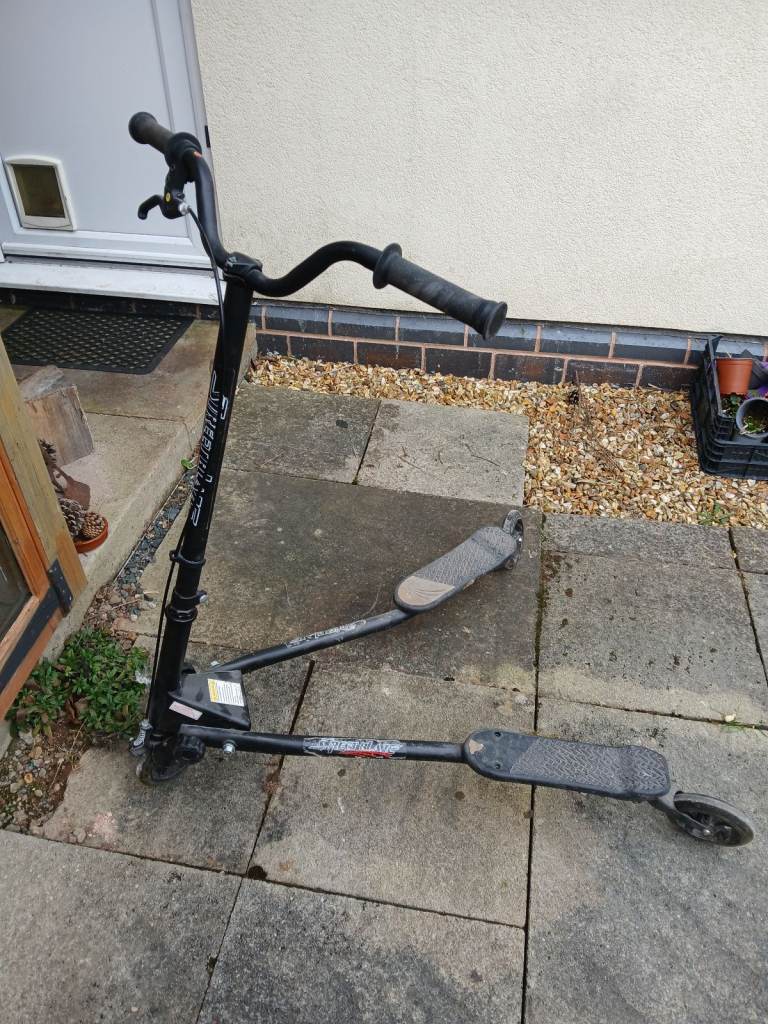 3 Wheel Speeder Scooter, black. age 8-15 years