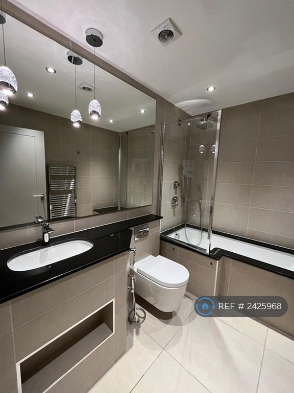 2 bedroom flat in Trafalgar House, Leeds, LS1 (2 bed) (#2425968)