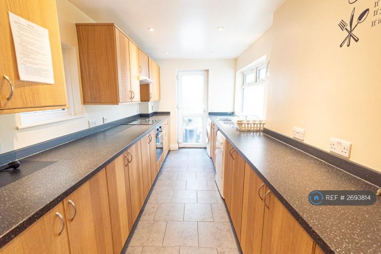 6 bedroom house in Cambridge Road, Southampton, SO14 (6 bed) (#2693814)