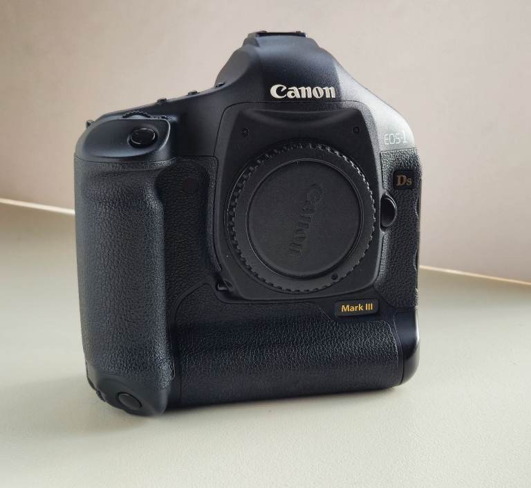 Canon EOS-1Ds Mark III Digital Full Frame Camera