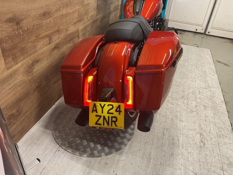 HARLEY-DAVIDSON STREETGLIDE