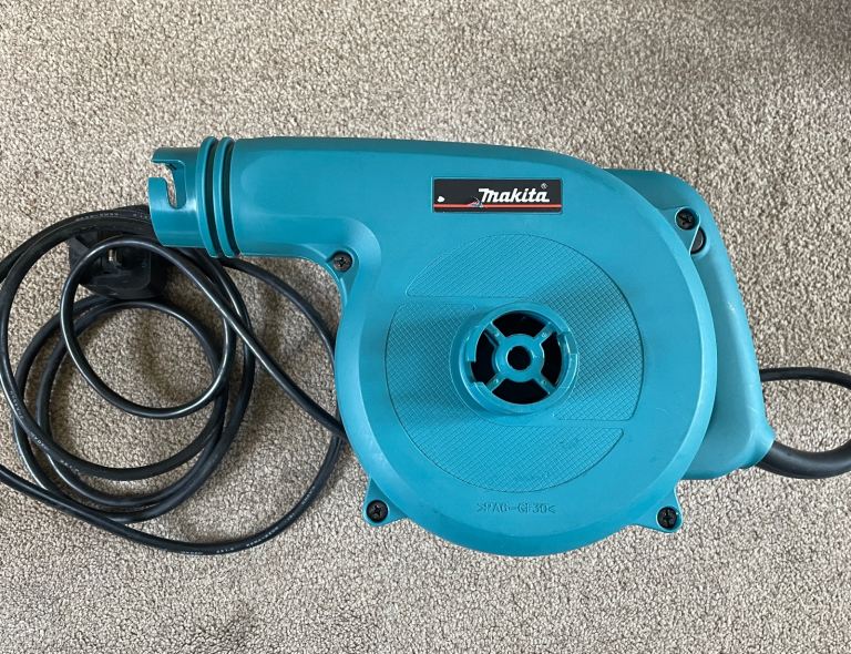 Blower Makita corded 600w