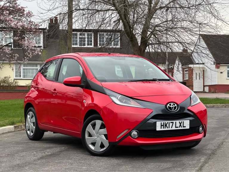TOYOTA AYGO X PLAY 1.0 2017 23,000 MILEAGE LONG M.OT HISTORY V5 RED 5DR GOOD CONDITION PETROL MANUAL
