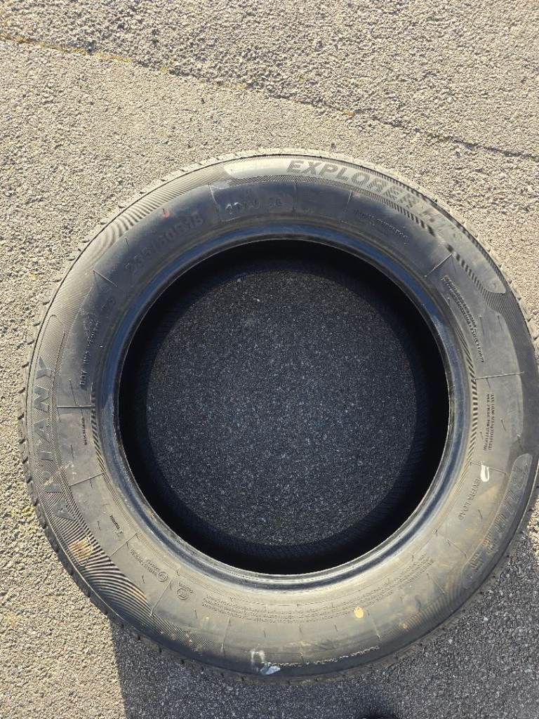 Set of 4 tyres - 235 / 60 / R18 