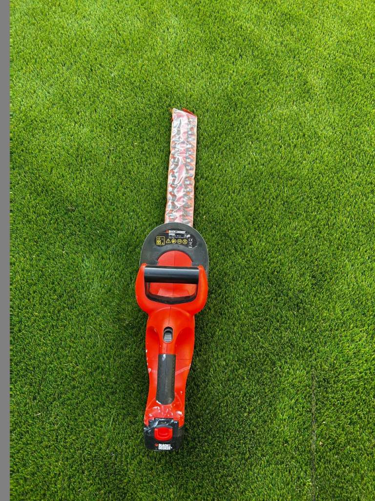 Black & Decker GTC1850L Electric Hedge Trimmer – Good Condition