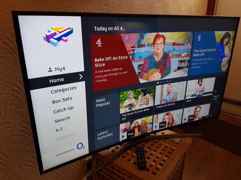 SAMSUNG 55 INCH CURVED SMART  4K UHD LED TV WITH WIFI, FREEVIEW HD, BLUETOOTH 