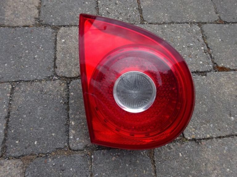 VOLKSWAGEN GOLF MK 5 INNER TAILGATE BACK LIGHT OS PASSENGERS SIDE