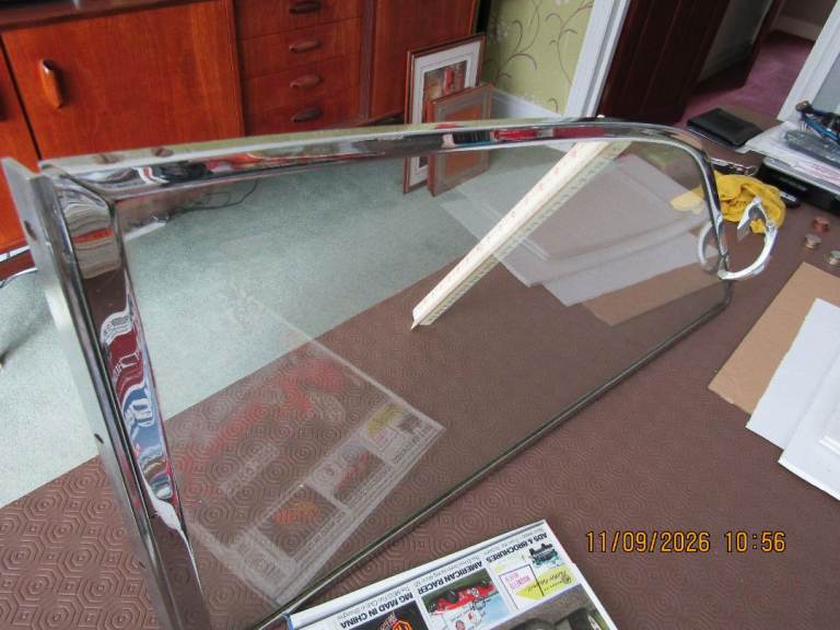 Rear quarter lights for early MGB GT.