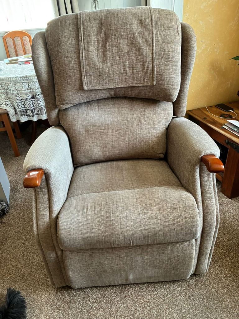 Riser recliner chair