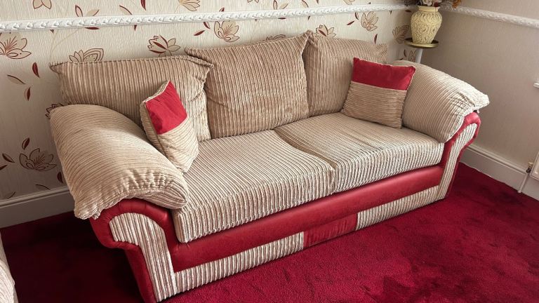 Comfortable Sofa – Red and Beige, Excellent