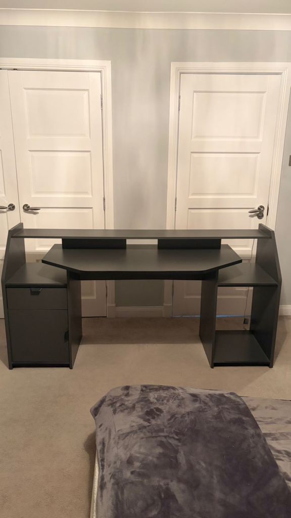 Grey Gaming Desk with Storage – Good Condition
