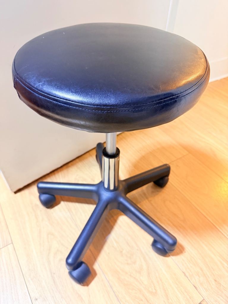 round Rolling Stool with Wheels Height Adjustable Stool Spa Stool Salon Massage