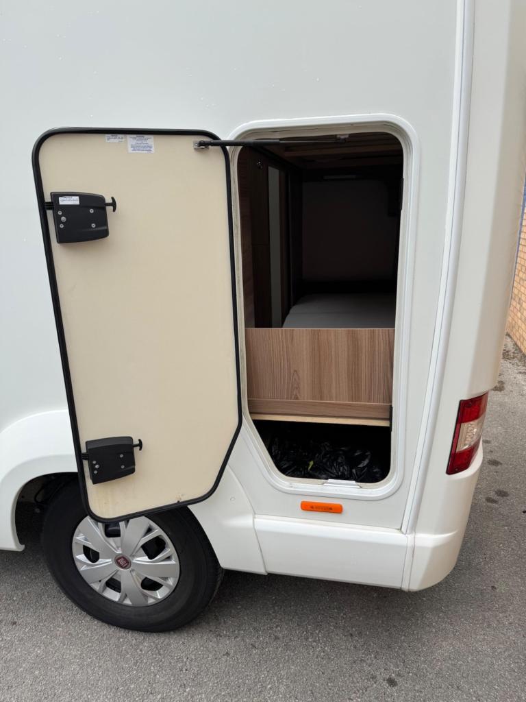 SWIFT ESCAPE 695 - 2017