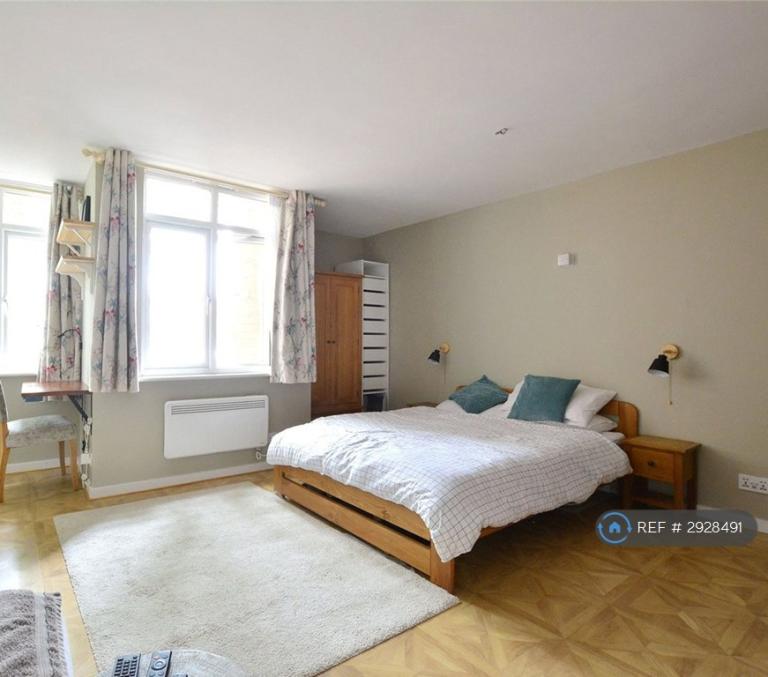 Studio flat in Varma Court, London, SE3 (#2928491)