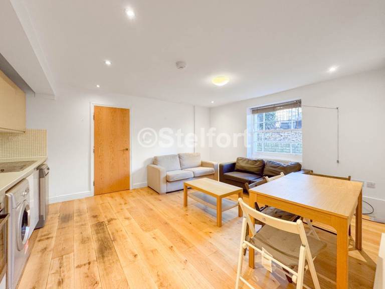 3 bedroom flat in St. John's Grove, London N19
