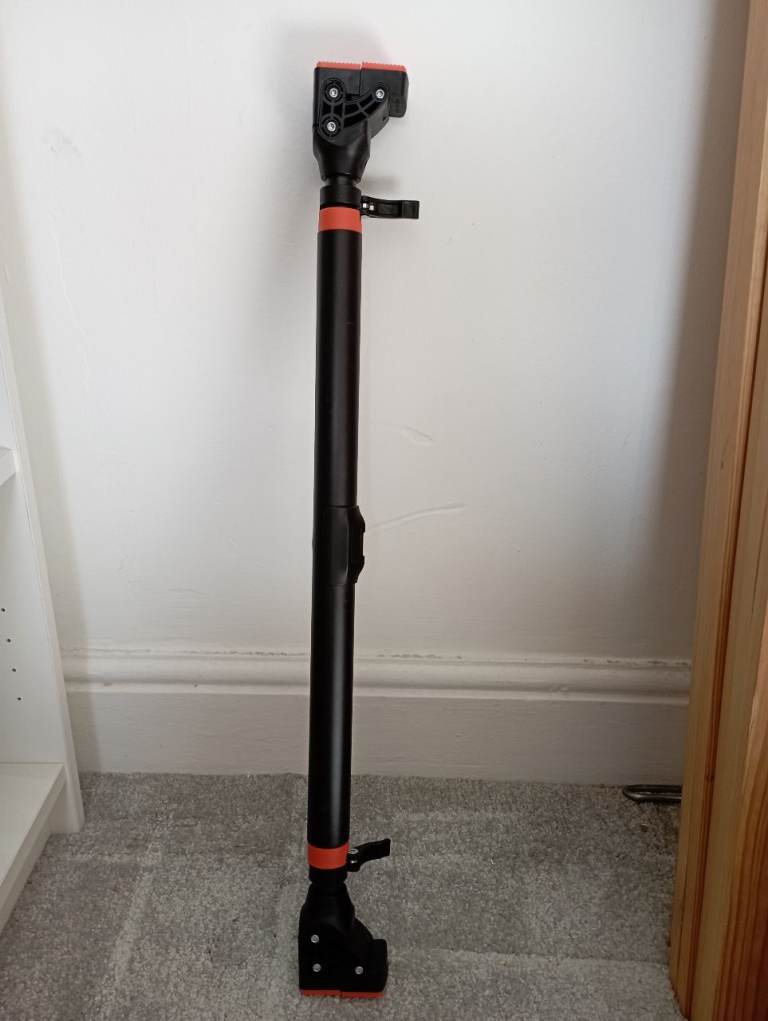 Adjustable pull-up bar