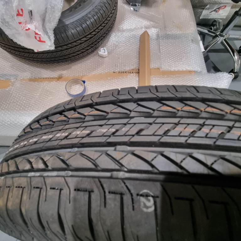 Bridgestone Dueler 195/80 R15 tyres