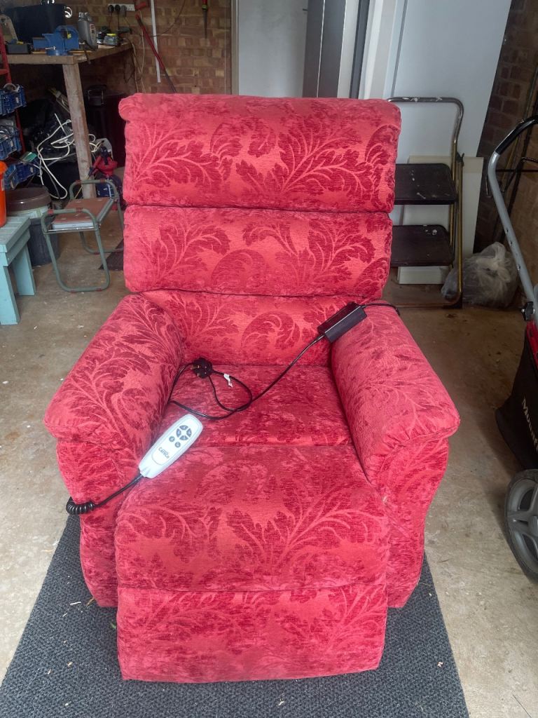 Orthopaedic riser recliner chair 