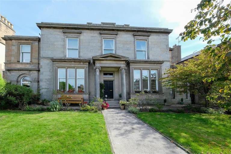 ROOM IN NEWINGTON FLAT AVAILABLE MAY