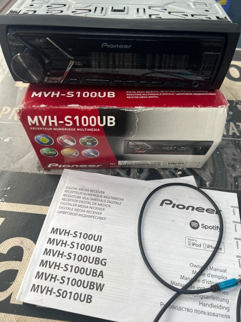 Pioneer USB car stereo 