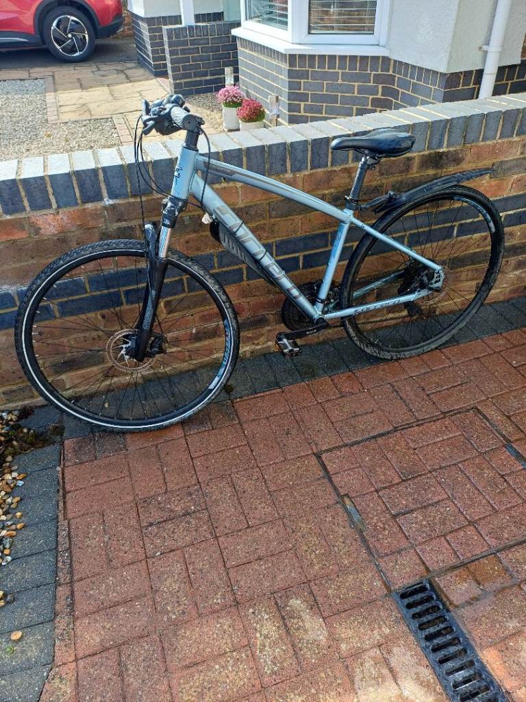 Carrera Crossfire mens hybrid bike