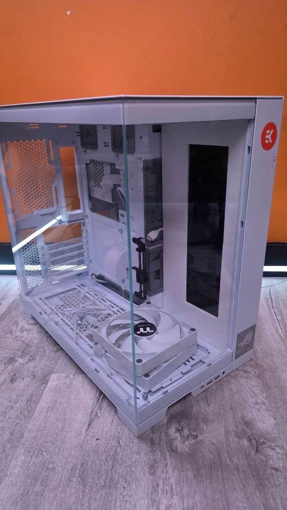 Lian Li O11D EVO RGB mid tower case 
