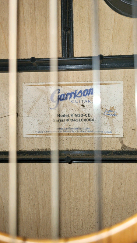 GARRISON Guitar semi acoustic