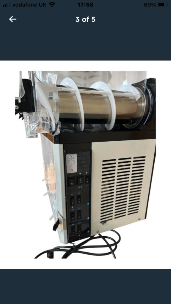 Commercial Slush Machine with Three Tanks – As Good As New