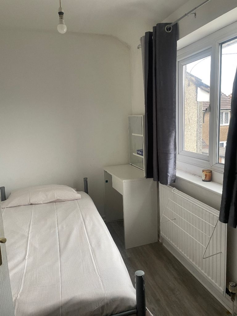 SINGLE ROOM FOR RENT IN WILLENHALL