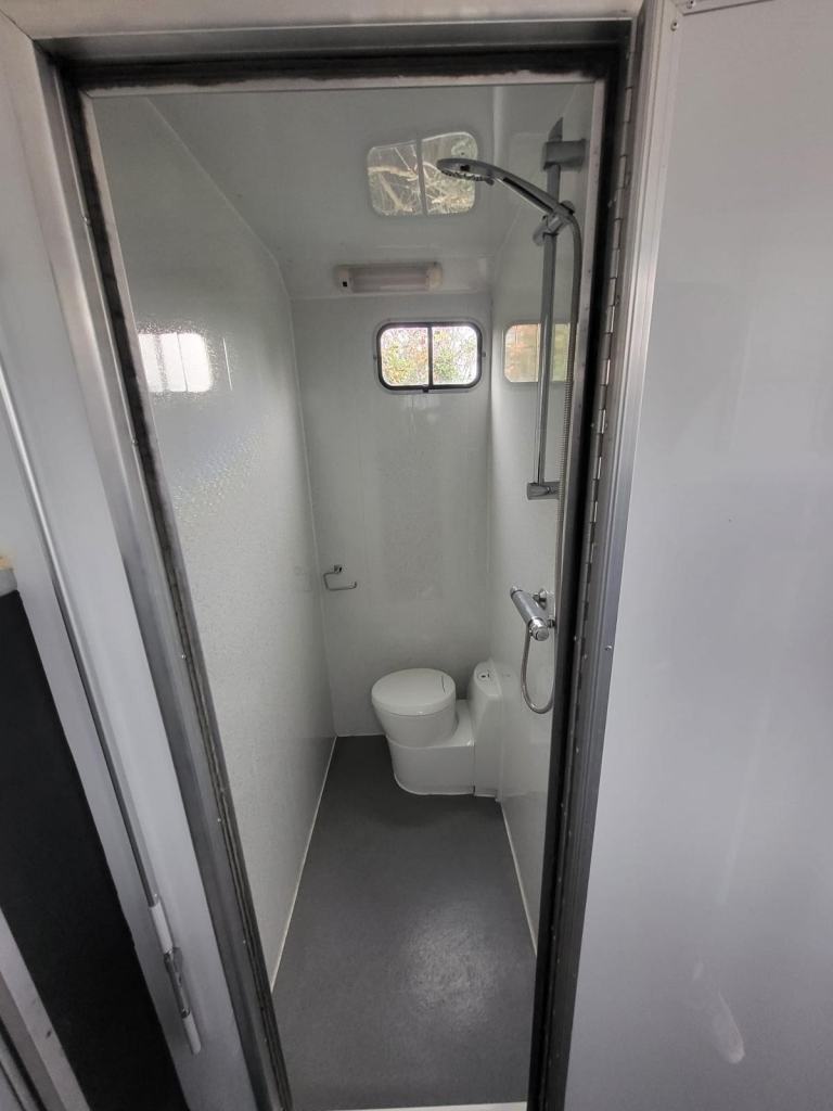 Isuzu NPR Horsebox Horse Box 2009 