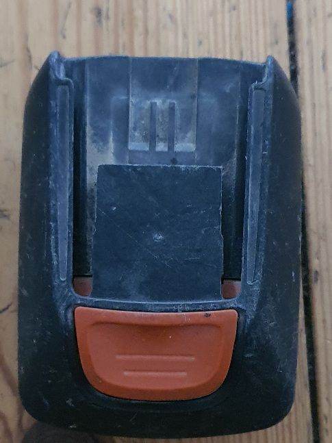 For sale is a 14.4V battery, spairs or repair.