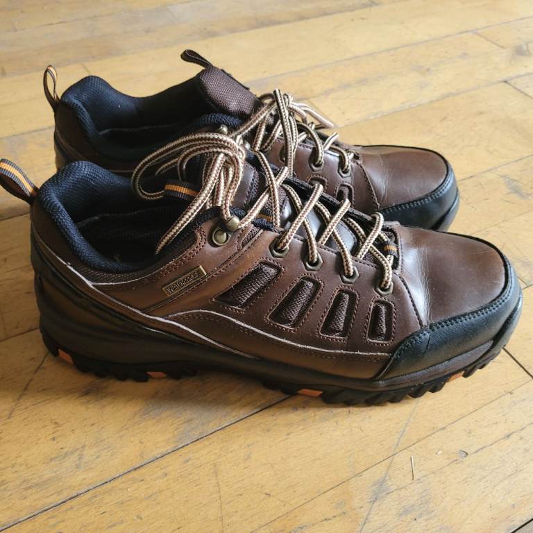 Skechers Waterproof leather shoes size 11