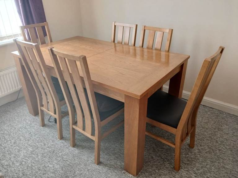 Dining table and 6 chairs 