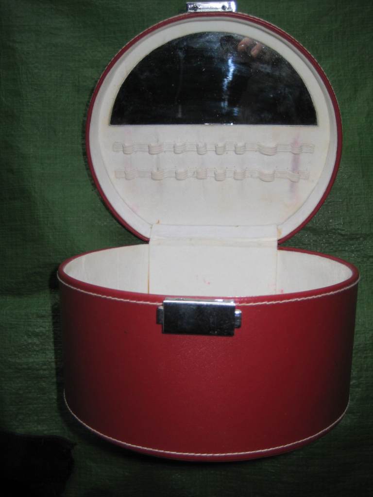 image for Red Make Up Handbag for £3.00