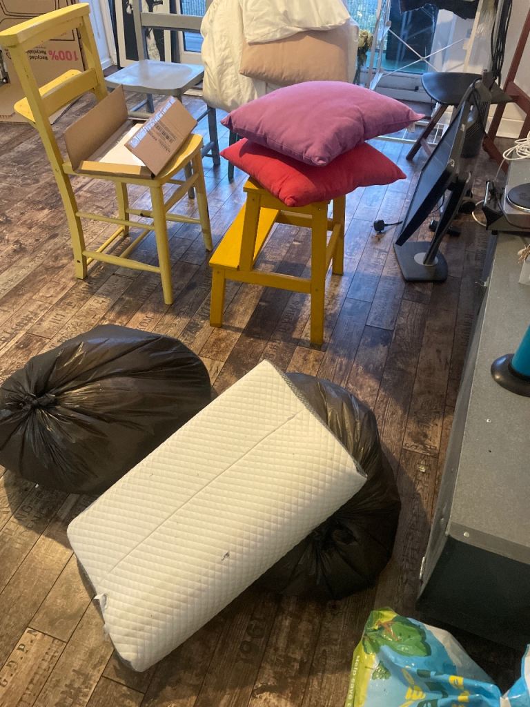 White Memory Foam Pillow – Good Condition