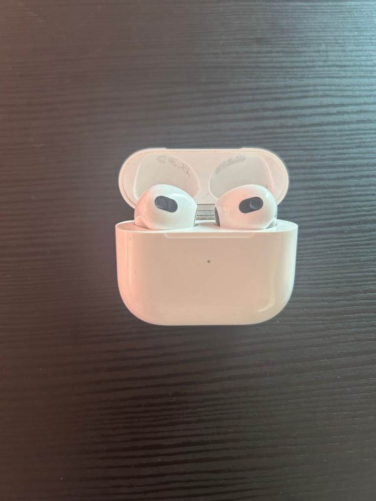 Apple AirPods (3rd generation) with Lightning Charging Case 
