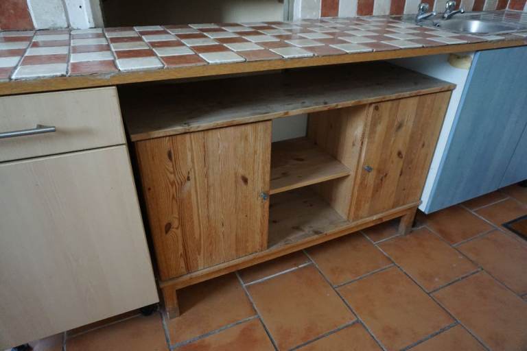 kitchen cabinet