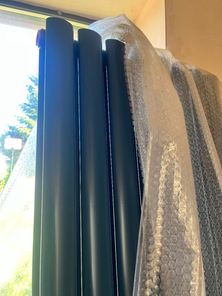 Blue vertical radiator 