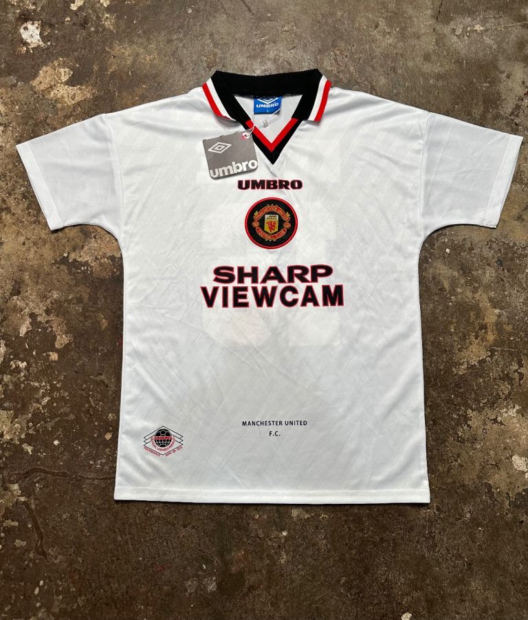 Manchester United 1996/97 Away Shirt Roy Keane #16 – Adult Small – New Retro Football Jersey
