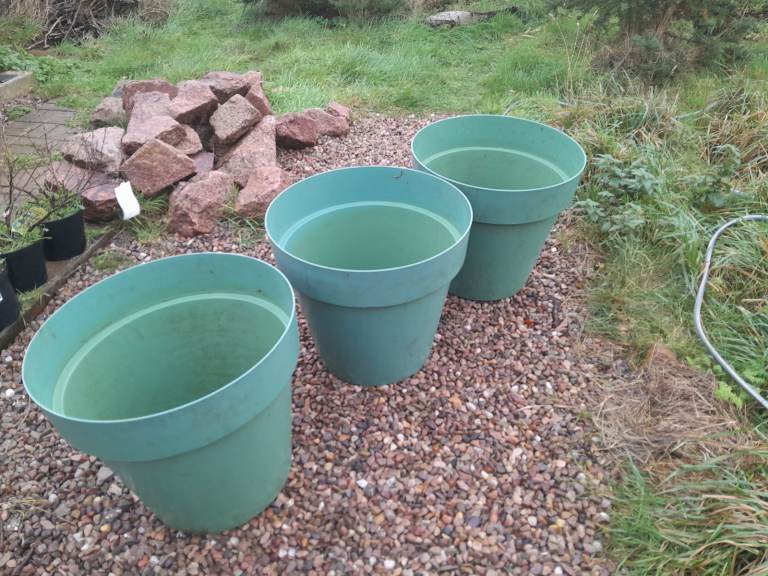 outdoor plastic tubs
