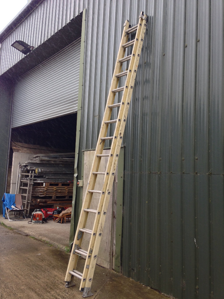 Werner fibreglass heavy duty ladder 