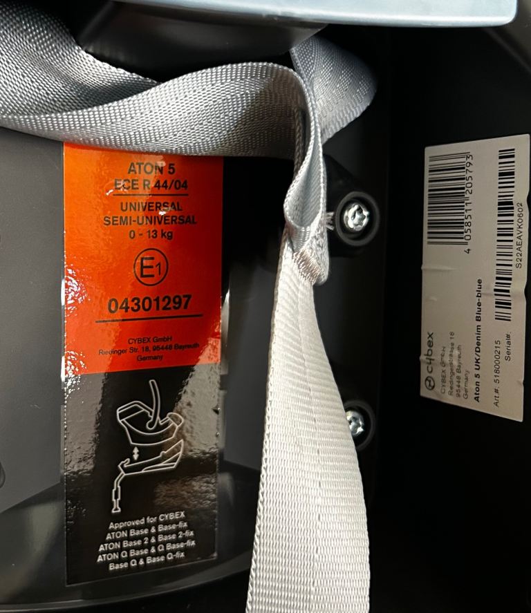 Reduced - Cybex Aton 5 Car Seat and Base (includes isofix clips)